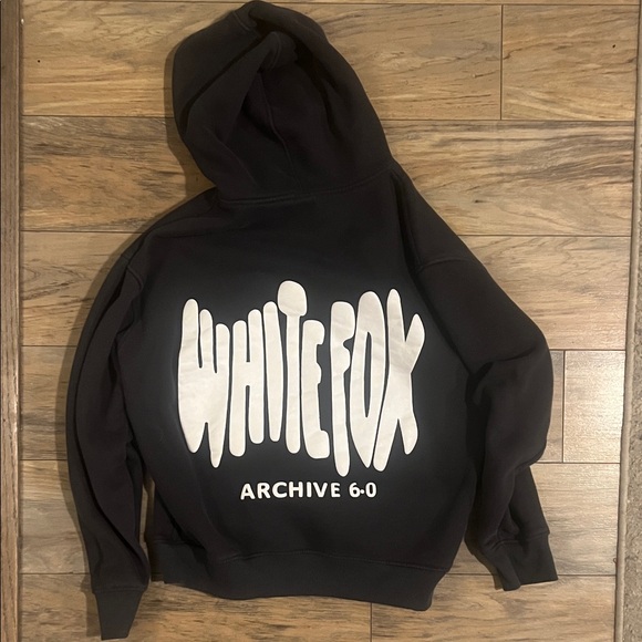 Woman’s hooded sweatshirt - Picture 3 of 5